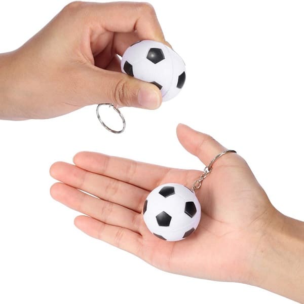 Porte clés ballon de foot en métal - petit cadeau invité garçons & ado